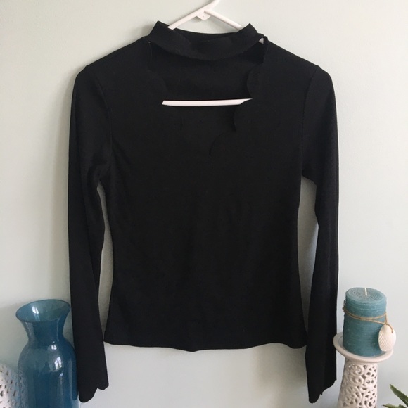 Black top with deep v and neck strap - Picture 2 of 3